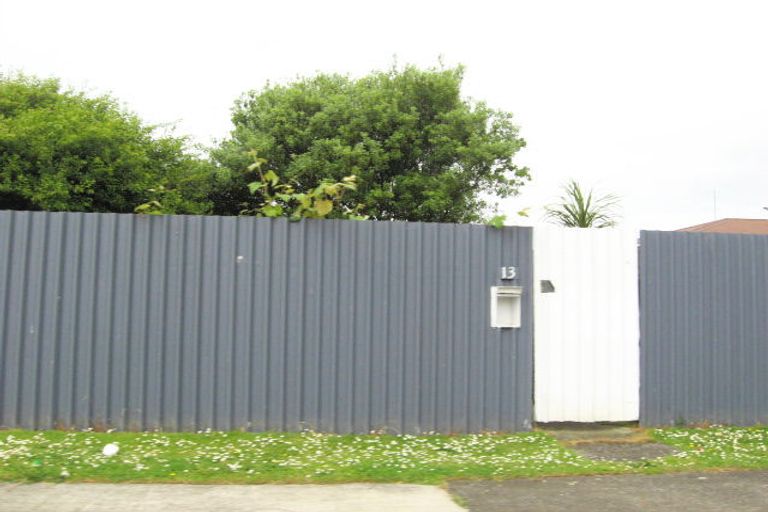 Photo of property in 13 Convair Crescent, Mangere, Auckland, 2022