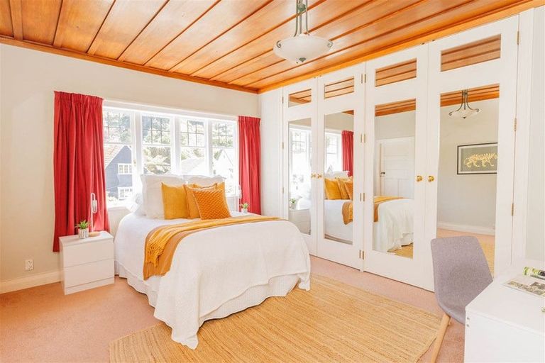 Photo of property in 11 Glen Road, Kelburn, Wellington, 6012