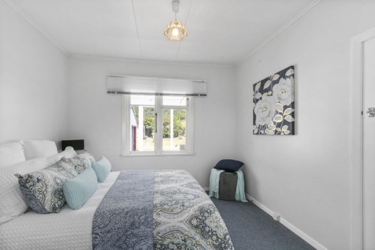 Photo of property in 43 Totara Street, Wainuiomata, Lower Hutt, 5014