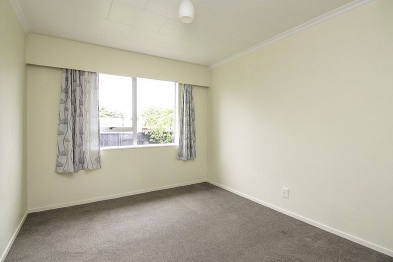 Photo of property in 33 Rhodes Drive, Kelvin Grove, Palmerston North, 4414
