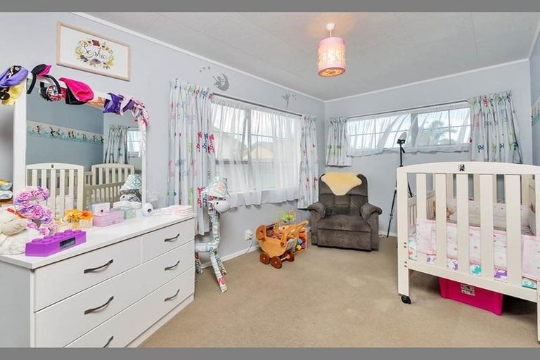 Photo of property in 5 Zurich Place, Weymouth, Auckland, 2103