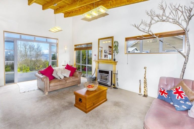 Photo of property in 4 Mount Marua Way, Timberlea, Upper Hutt, 5018