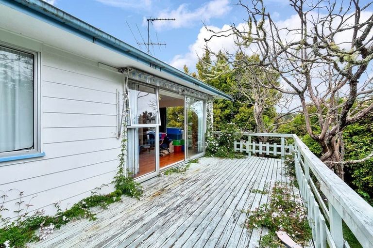 Photo of property in 1/6 Mcquoid Place, Glenfield, Auckland, 0629