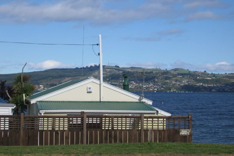 Photo of property in 201 Lake Terrace, Waipahihi, Taupo, 3330