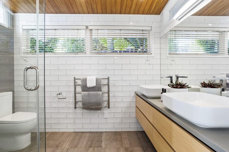 Photo of property in 4 Gladys Avenue, Glenfield, Auckland, 0629