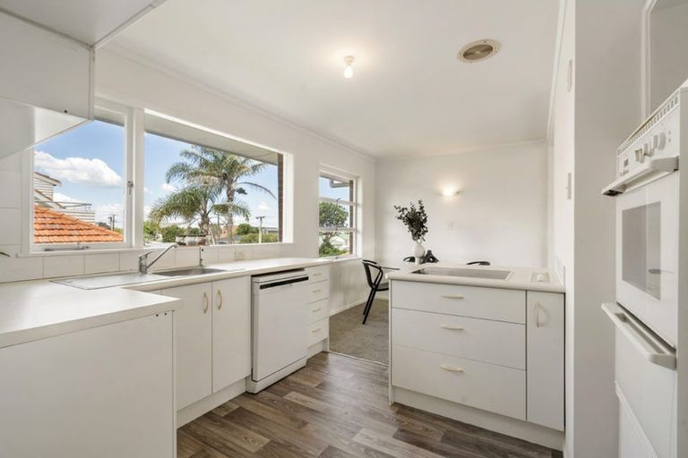 Photo of property in 2/7 Walter Street, Hauraki, Auckland, 0622