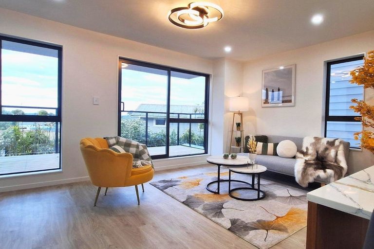 Photo of property in 21f Laura Street, Kelston, Auckland, 0602