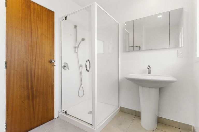 Photo of property in 3/68 Takutai Avenue, Half Moon Bay, Auckland, 2012