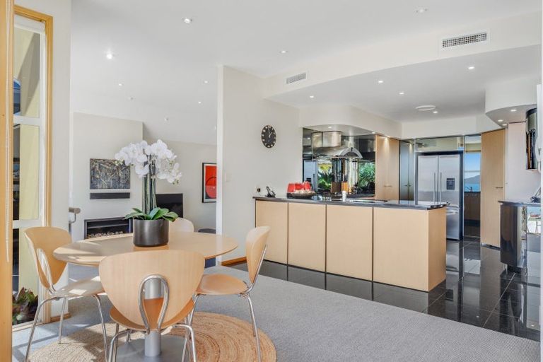 Photo of property in 33 Takutai Avenue, Half Moon Bay, Auckland, 2012