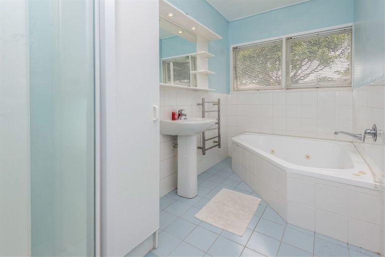 Photo of property in 18a Hillcrest Grove, Hillpark, Auckland, 2102