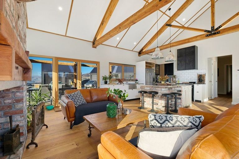 Photo of property in 12 Miharo Lane, Queensberry, Cromwell, 9383