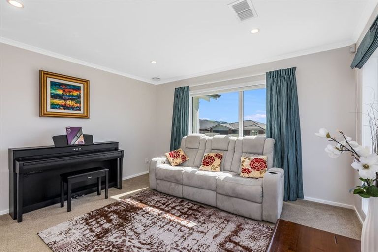 Photo of property in 17 Waitaria Terrace, Aotea, Porirua, 5024