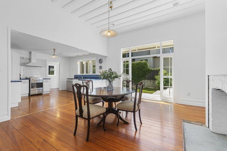 Photo of property in 16 Bracken Street, New Plymouth, 4310