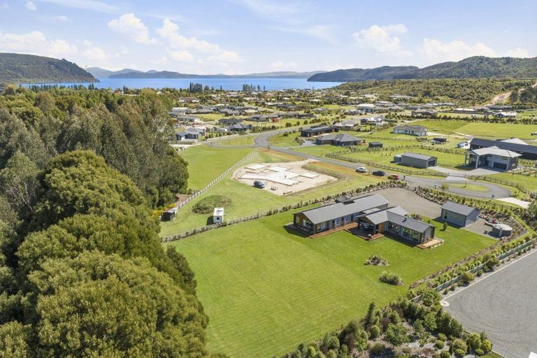 Photo of property in 20 Lancewood Way, Kinloch, Taupo, 3377