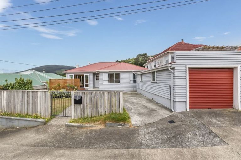Photo of property in 8 Carleton Terrace, Tawa, Wellington, 5028