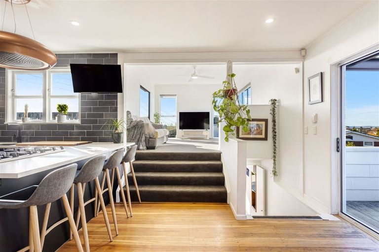 Photo of property in 123 Waimumu Road, Massey, Auckland, 0614