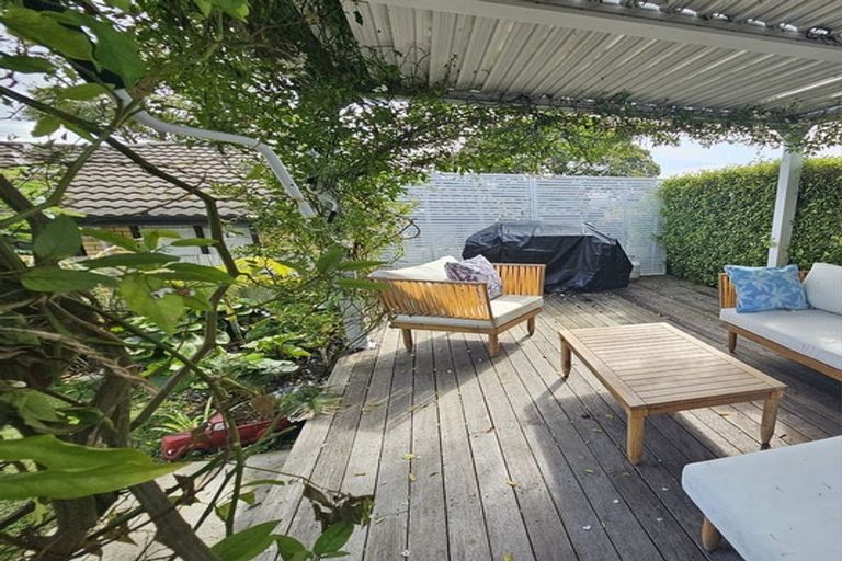Photo of property in 27 Exminster Street, Blockhouse Bay, Auckland, 0600