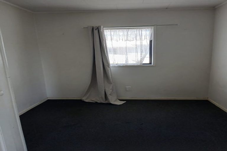 Photo of property in 2/12 Melleray Place, Randwick Park, Auckland, 2105