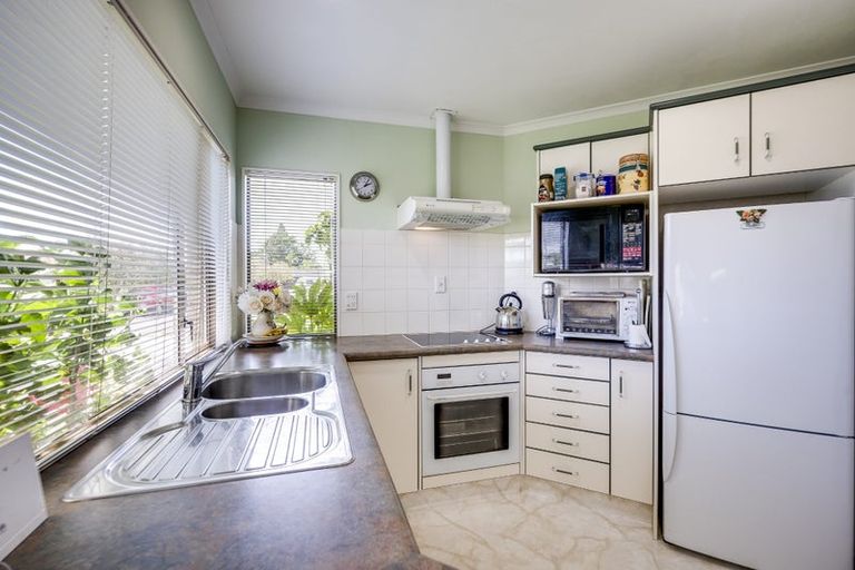 Photo of property in 17 Sloane Place, Taradale, Napier, 4112