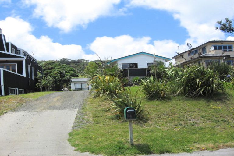 Photo of property in 4 Ngatira Road, Muriwai, Waimauku, 0881