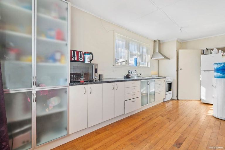 Photo of property in 18 Arimu Road, Papakura, 2110