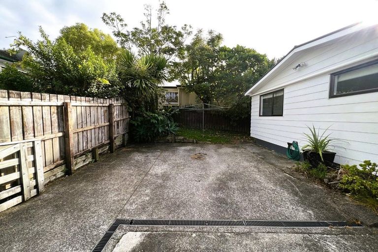 Photo of property in 1/537 Glenfield Road, Glenfield, Auckland, 0629