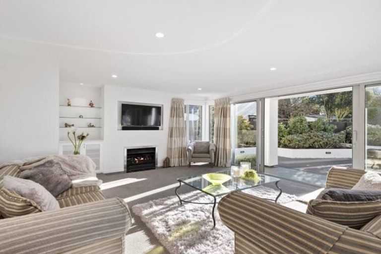 Photo of property in 5 Denley Gardens, Avonhead, Christchurch, 8042