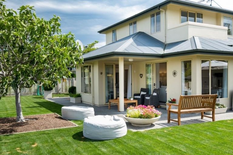 Photo of property in 17 Gillean Street, Havelock North, 4130