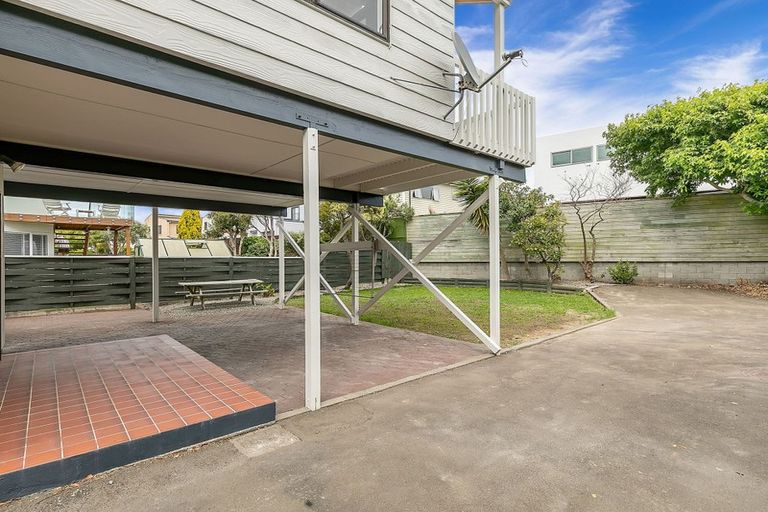 Photo of property in 2/13 Mana Esplanade, Paremata, Porirua, 5026