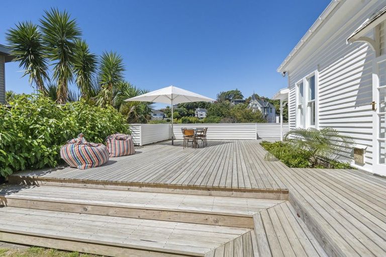 Photo of property in 16 Bracken Street, New Plymouth, 4310