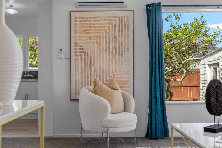 Photo of property in 2/24 Evelyn Place, Hillcrest, Auckland, 0627