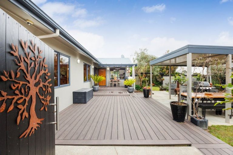 Photo of property in 23 Abby Road, Fitzherbert, Palmerston North, 4410