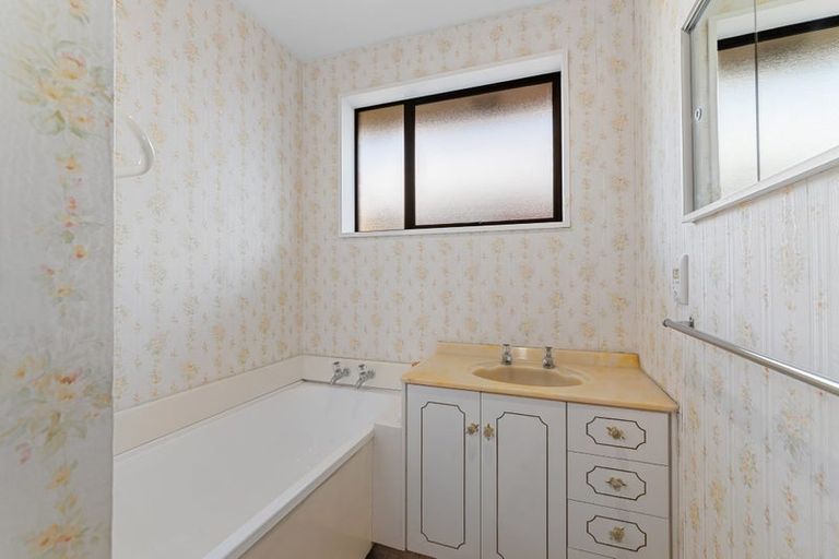 Photo of property in 9 Lowry Avenue, Redwood, Christchurch, 8051