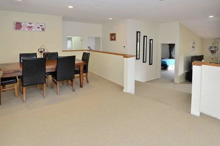Photo of property in 31 Rifleman Rise, Unsworth Heights, Auckland, 0632