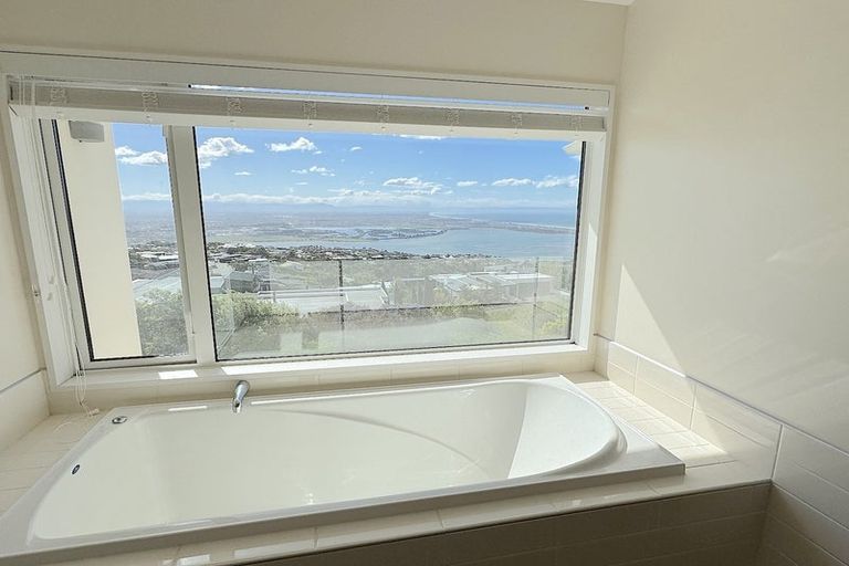 Photo of property in 2 Clearview Lane, Mount Pleasant, Christchurch, 8081