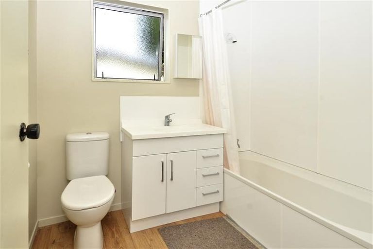 Photo of property in 24b Hatherley Place, Clendon Park, Auckland, 2103