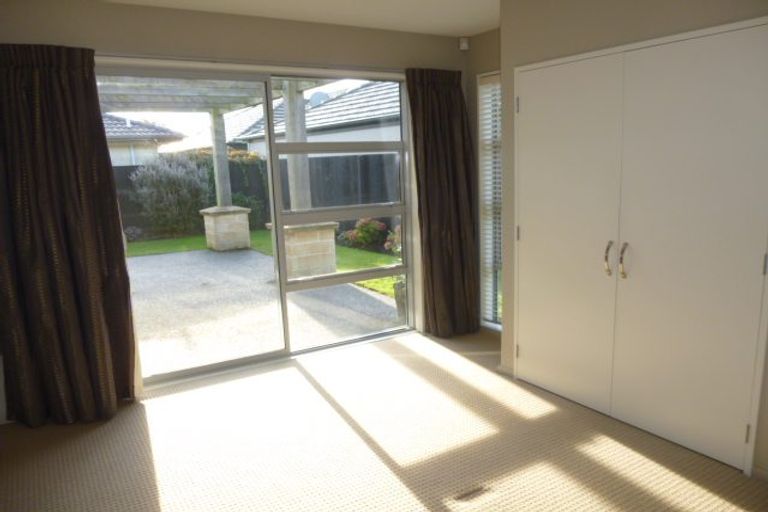 Photo of property in 5 Crofton Road, Harewood, Christchurch, 8051