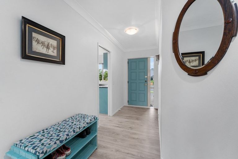 Photo of property in 24 Harry Shaw Way, Raumati South, Paraparaumu, 5032