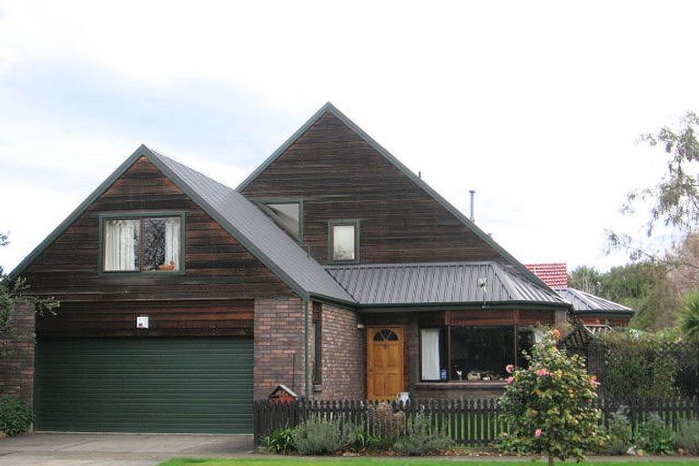 Photo of property in 16 Collingwood Street, Hokowhitu, Palmerston North, 4410