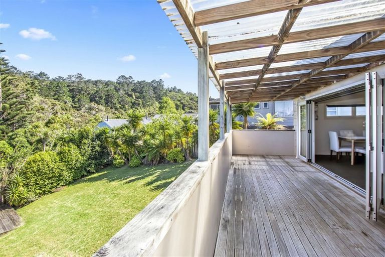 Photo of property in 118 Lynn Road, Bayview, Auckland, 0629