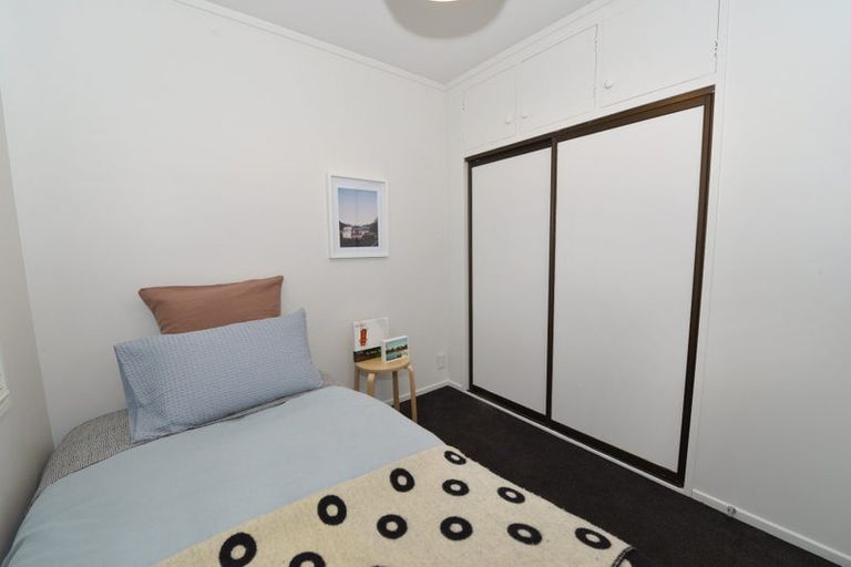 Photo of property in 2/11 Taupata Street, Redcliffs, Christchurch, 8081