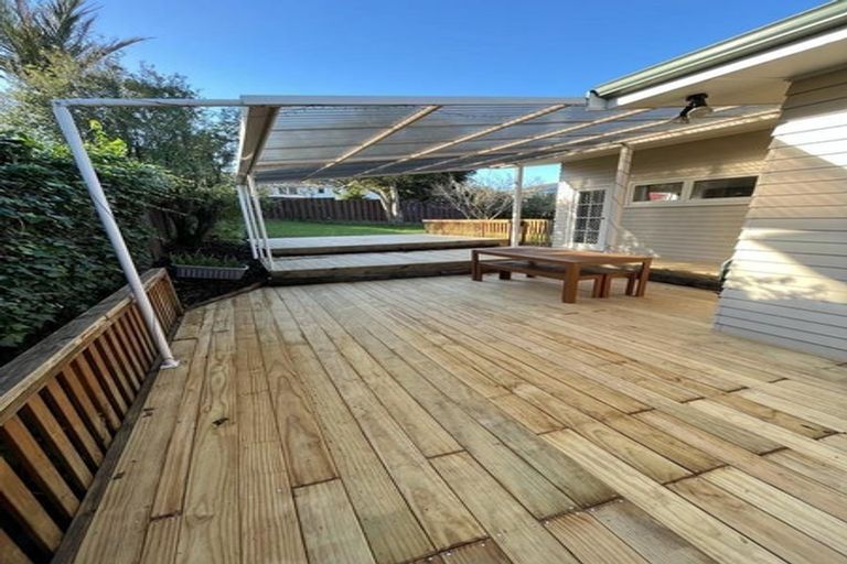 Photo of property in 9 Ellesmere Crescent, Pakuranga Heights, Auckland, 2010