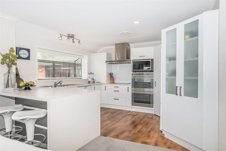 Photo of property in 115 Summerhill Drive, Fitzherbert, Palmerston North, 4410