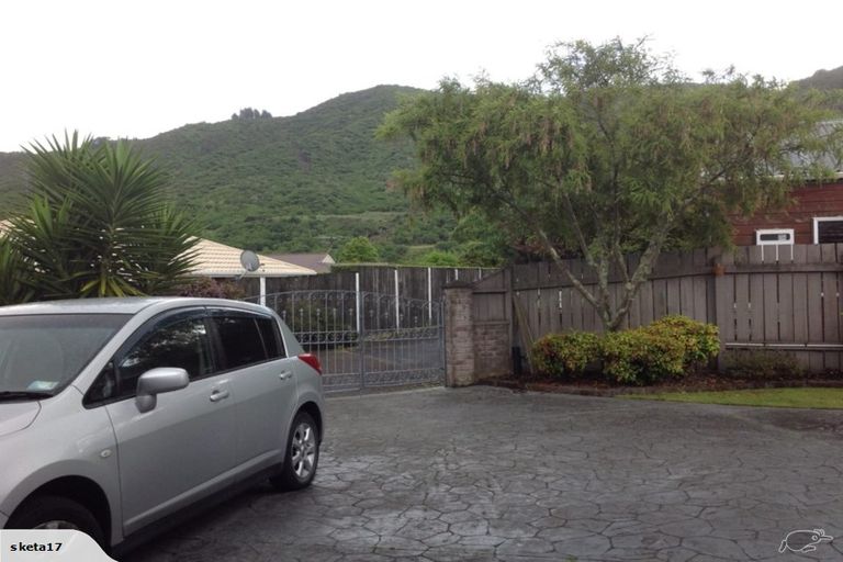 Photo of property in 16a Turon Crescent, Totara Park, Upper Hutt, 5018