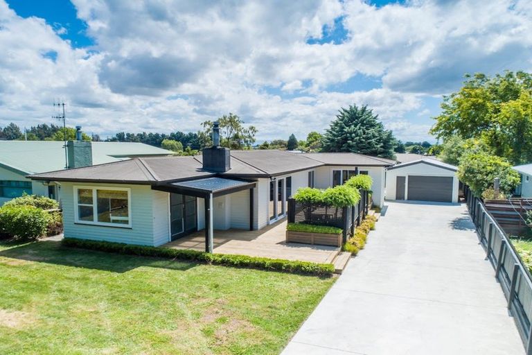 Photo of property in 64 Middle Road, Havelock North, 4130
