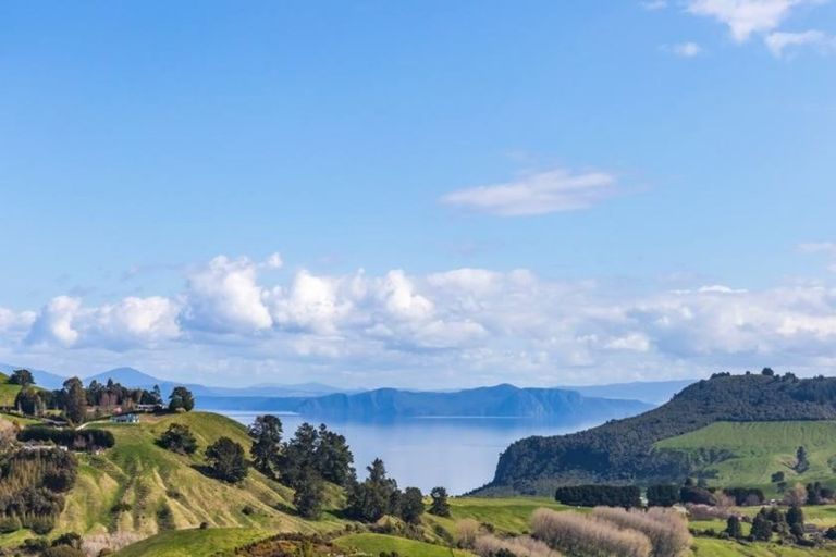 Photo of property in 42 Edge Hill, Acacia Bay, Taupo, 3385