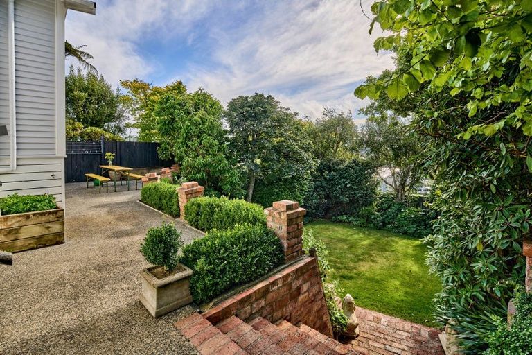 Photo of property in 18 Harbour View Road, Northland, Wellington, 6012