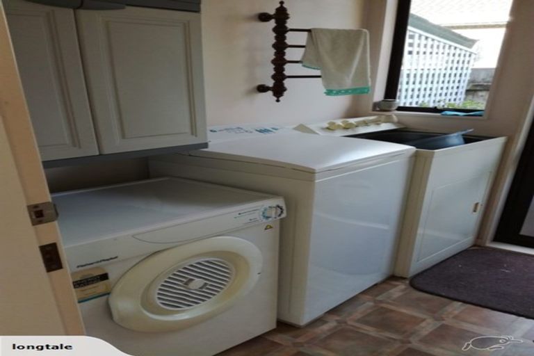 Photo of property in 6 Ashton Fitchett Drive, Brooklyn, Wellington, 6021