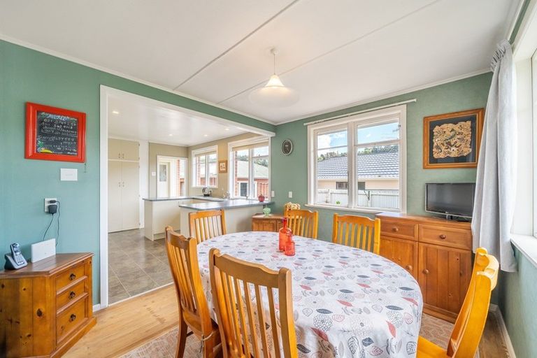 Photo of property in 130 Stokes Valley Road, Stokes Valley, Lower Hutt, 5019