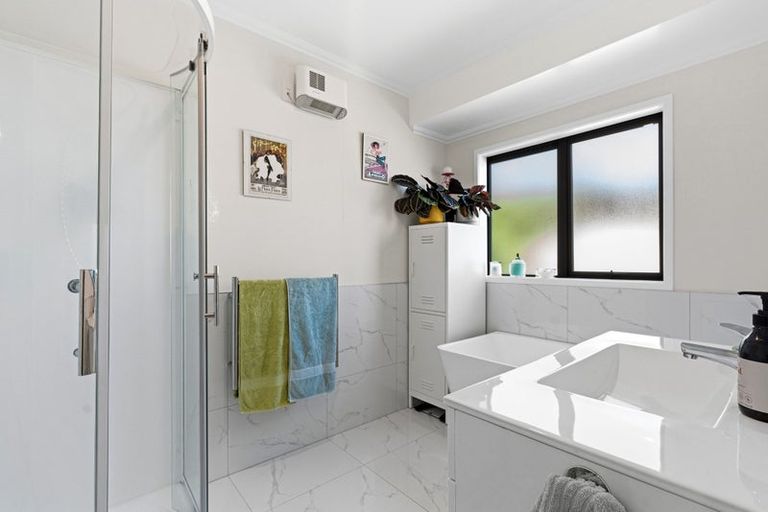 Photo of property in 6 Karlos Lane, Levin, 5510